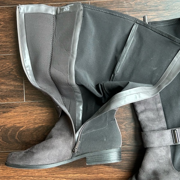 Lane Bryant tall black boots wide calf 9 wide - Picture 5 of 6